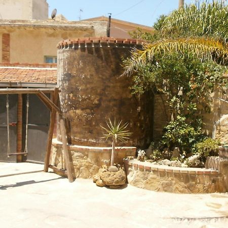 Mansarda Mare Blue Apartment Шака Екстериор снимка