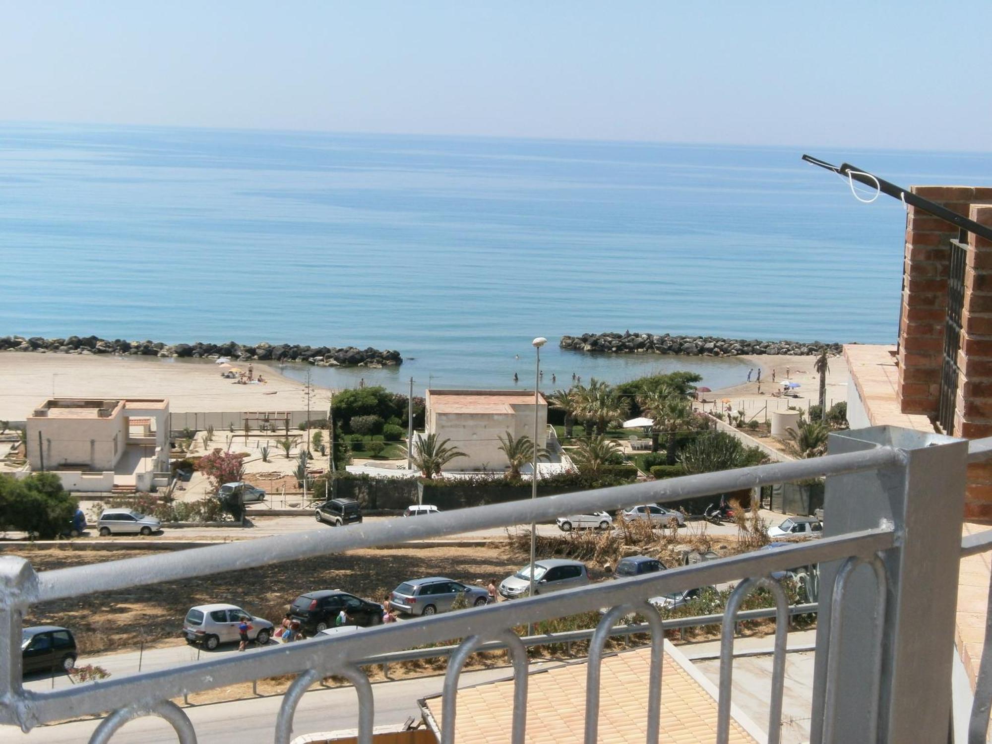 Mansarda Mare Blue Apartment Шака Екстериор снимка